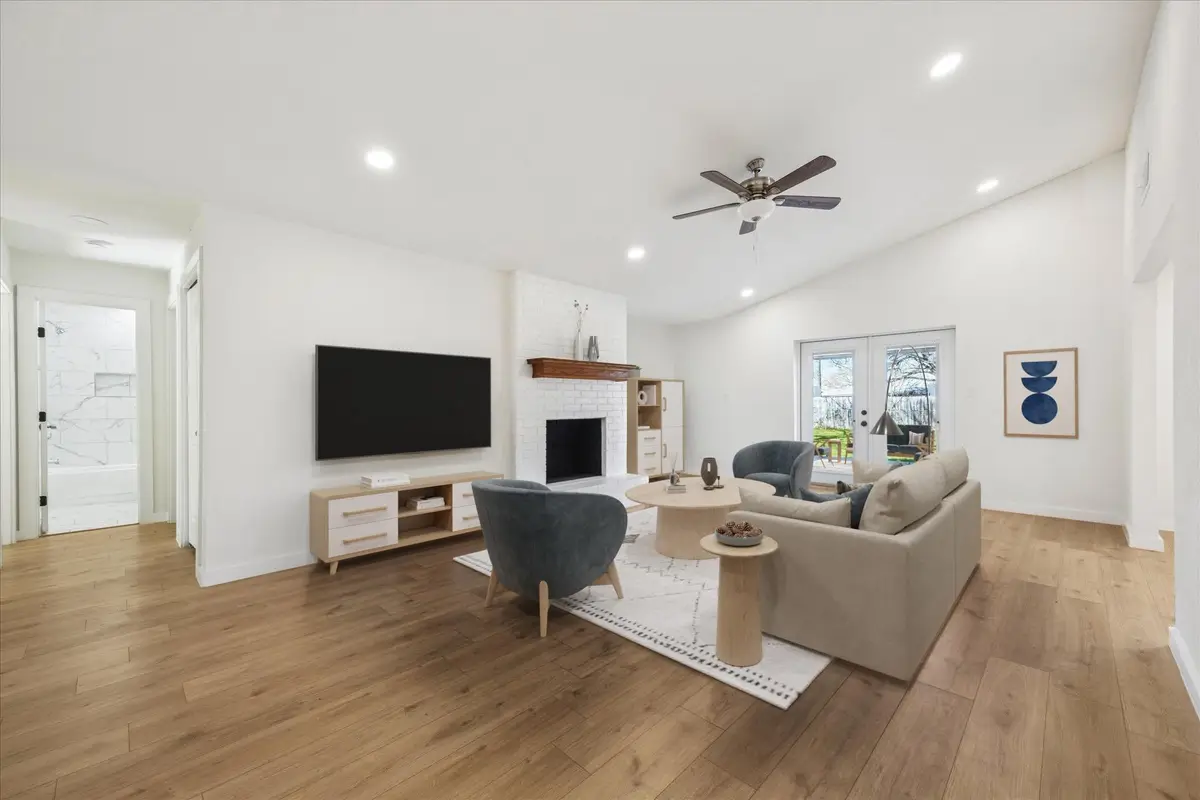 1005 Bowie St, Lockhart, TX 78644 - Image #1