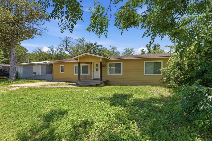 937 Anderson St, Seguin, TX 78155 - #2