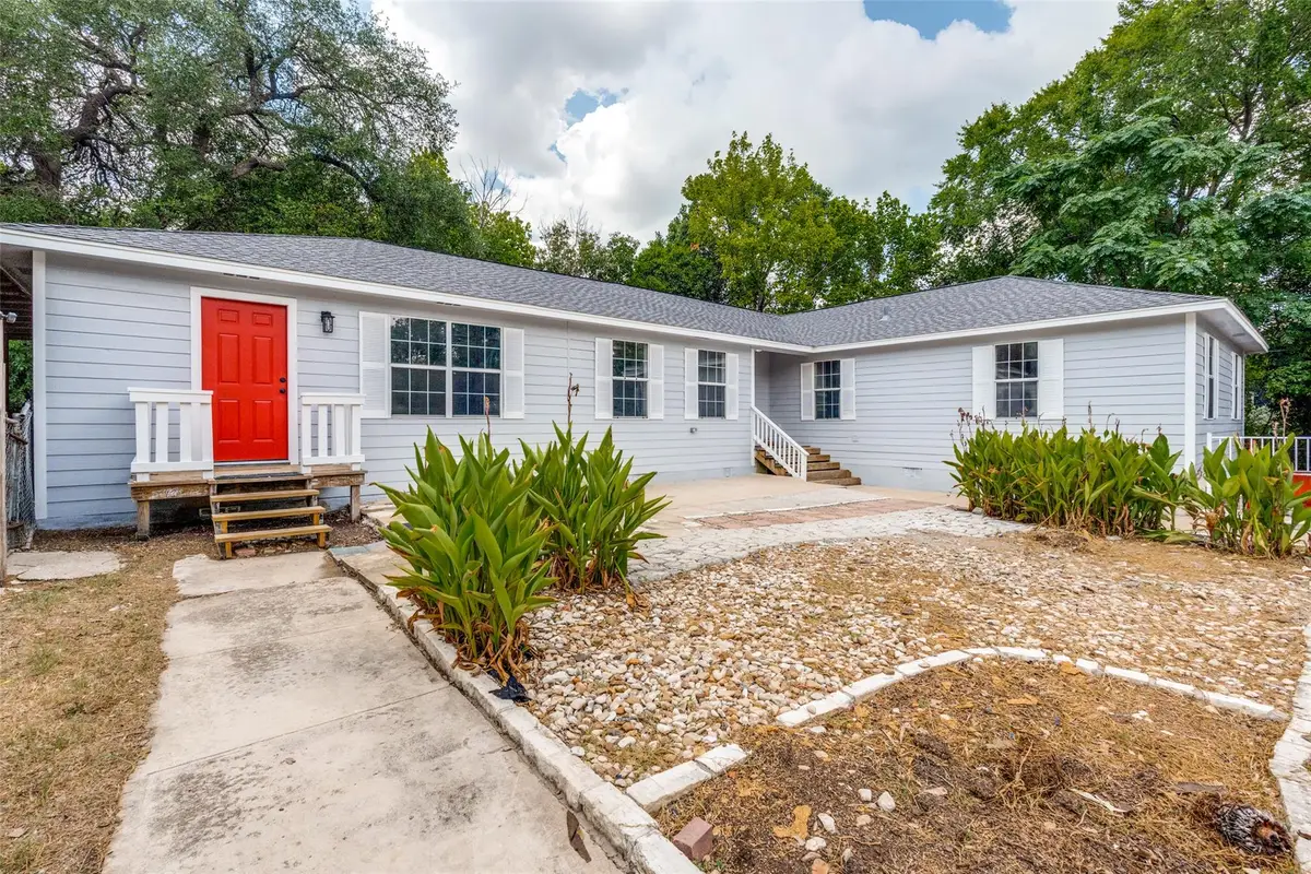 417 N Blanco St, Lockhart, TX 78644 - #1