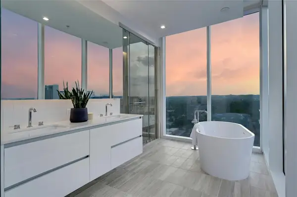 313 W 17th St #2204, Austin, TX 78701