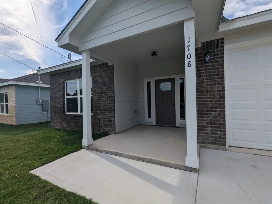 1708 E Ave G, Lampasas, TX 76550 - Image #3