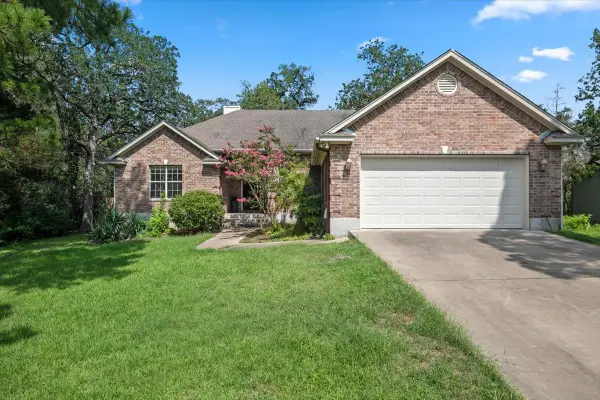 415 Tahitian Dr, Bastrop, TX 78602