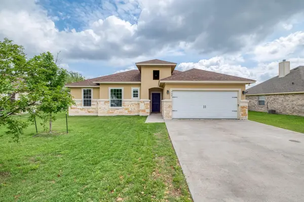 902 Fannin St, Lockhart, TX 78644