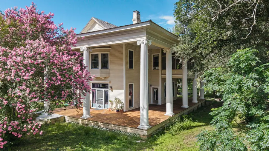 124 N Hamilton St, Gonzales, TX 78629 - #3