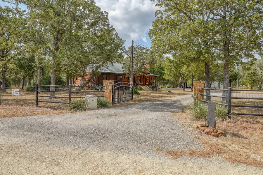 4541 Red Hollow Ln, Smithville, TX 78957 - Image #2