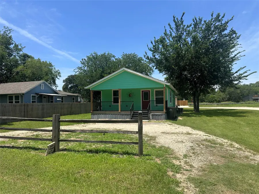 200 Prima St, Smithville, TX 78957 - #3