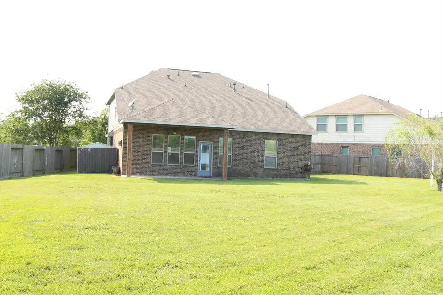 8130 Bay Run Ave, Baytown, TX 77521 - #2