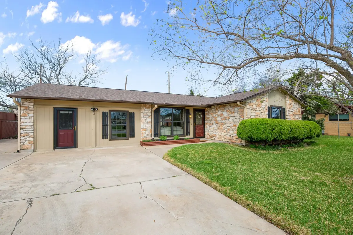 1302 Meadows Dr, Round Rock, TX 78681 - #1
