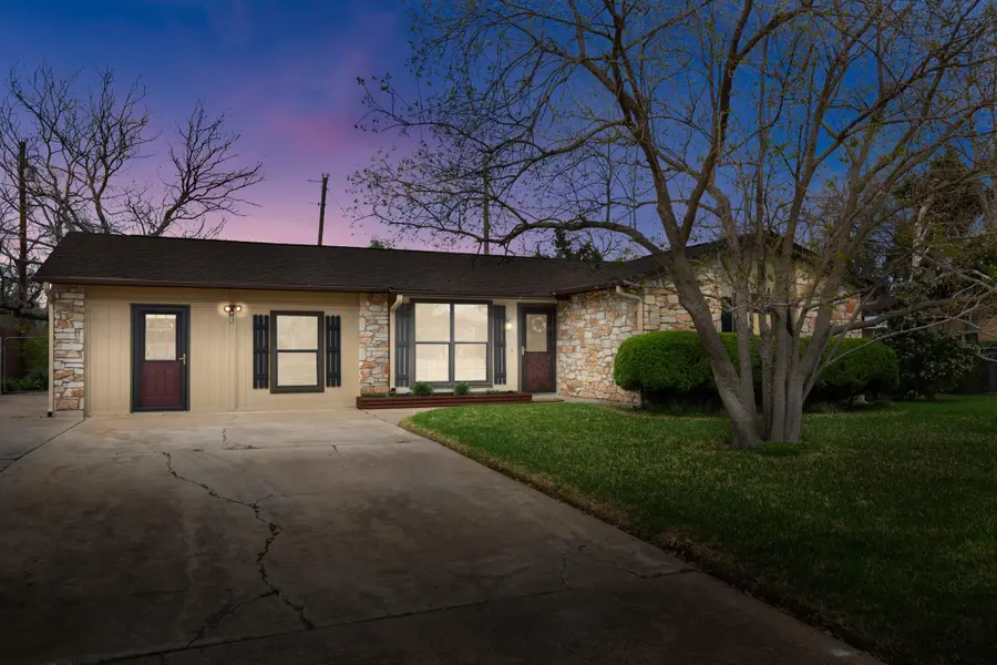 1302 Meadows Dr, Round Rock, TX 78681 - #2