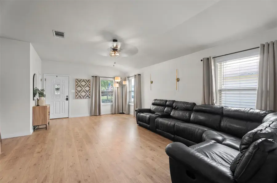 214 Jennifer Ln, Bastrop, TX 78602 - #3