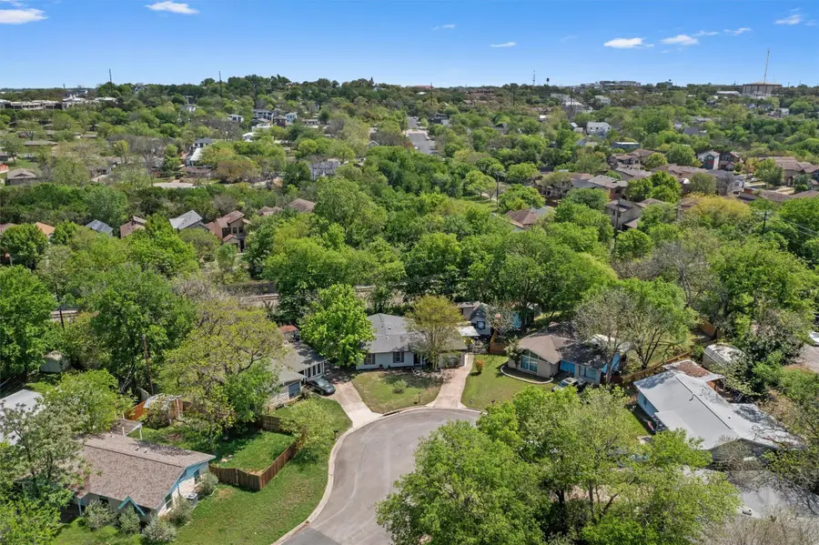 3005 Leaning Oak Cir, Austin, TX 78704 - #3