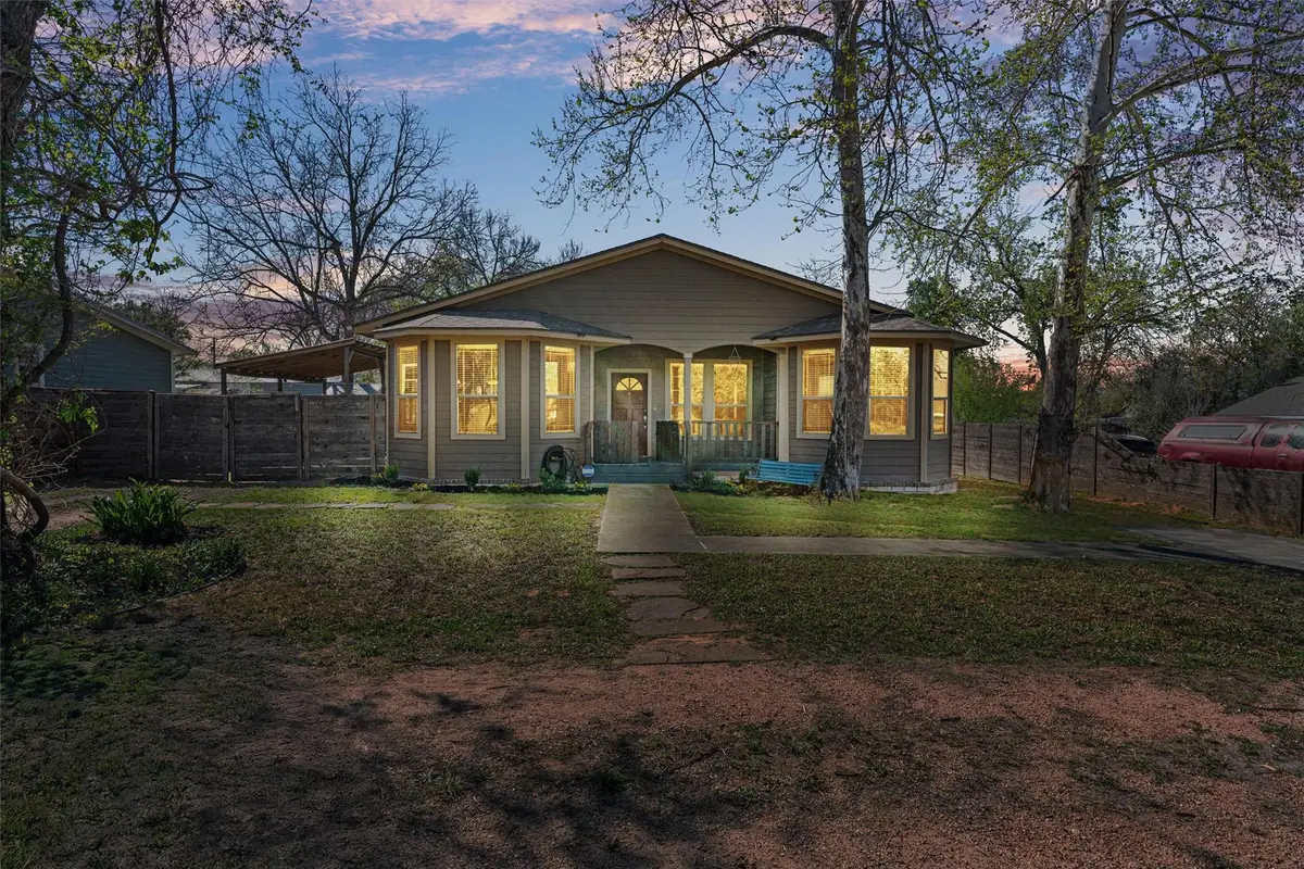 209 Harris St, Elgin, TX 78621 - #1