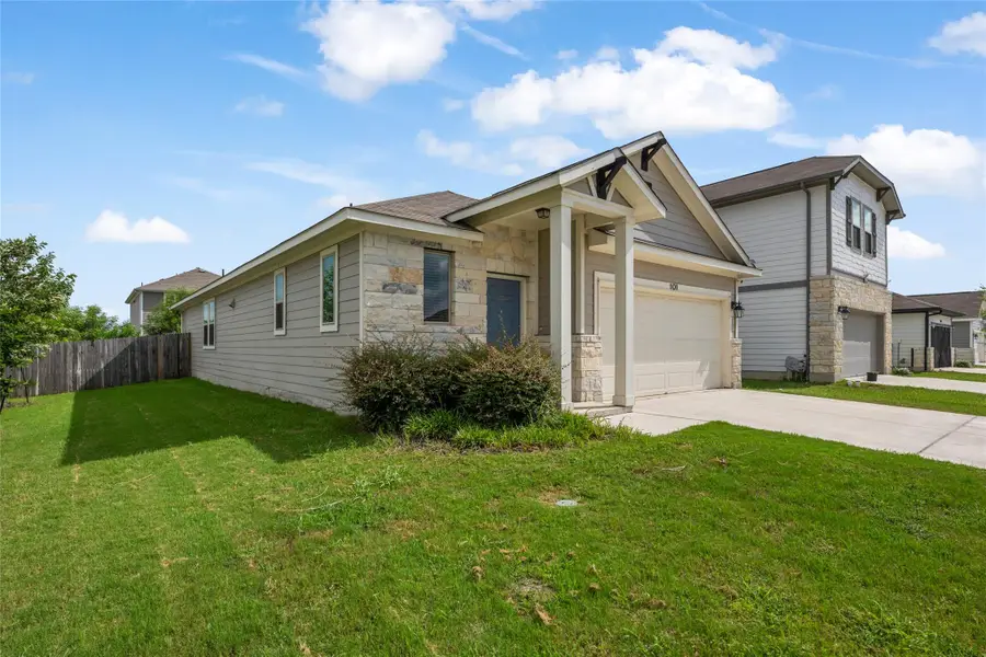 101 Quiet Man Dr, Jarrell, TX 76537 - #2