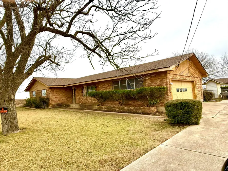 1204 E Lake Dr, Taylor, TX 76574 - #2