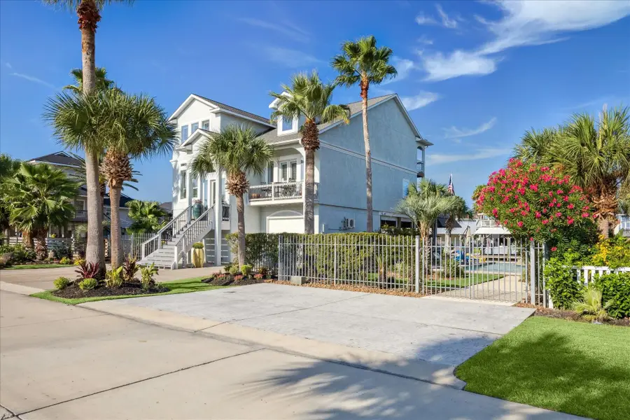 241 Tamana Dr, Galveston, TX 77554 - Image #2