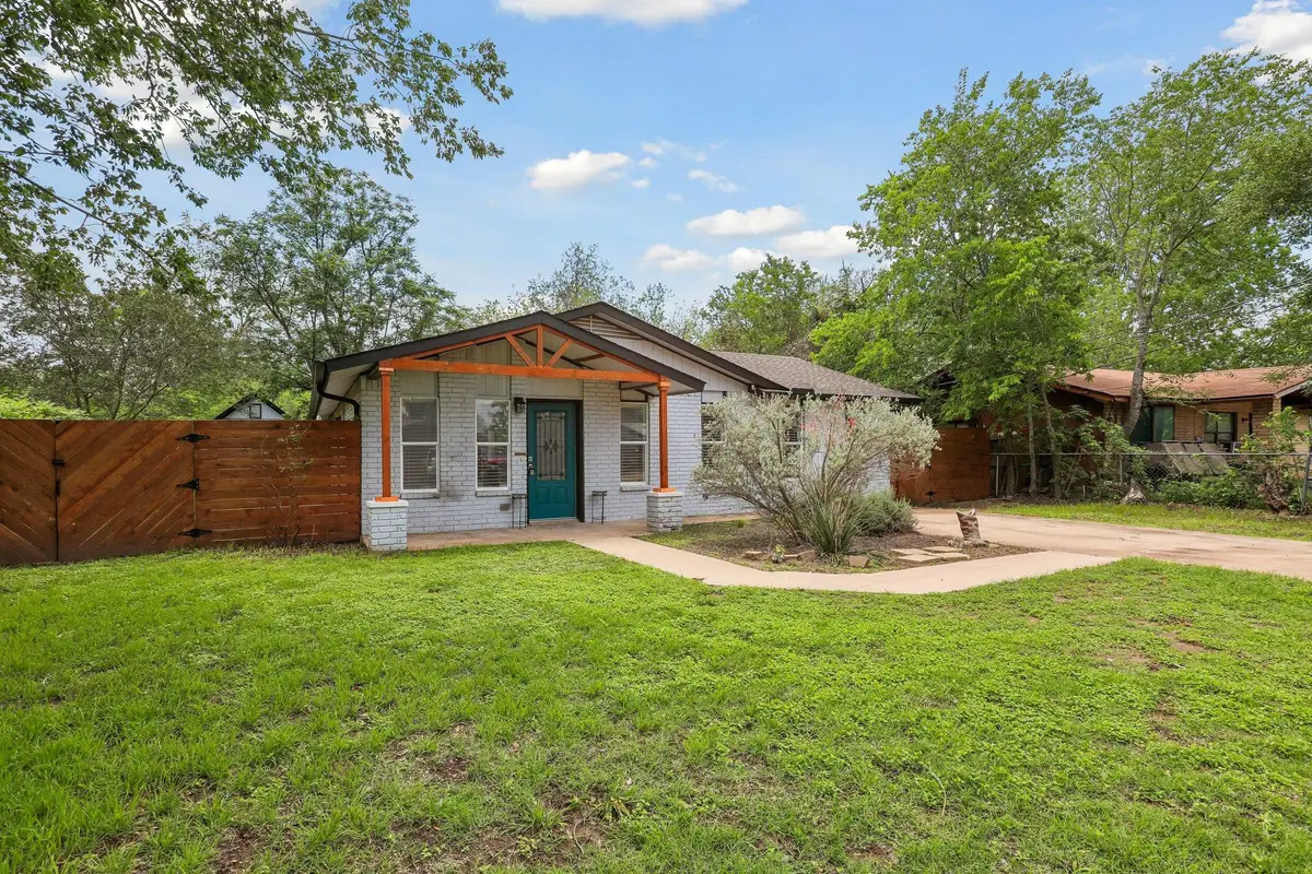 407 Magnolia St, Bastrop, TX 78602 - #1