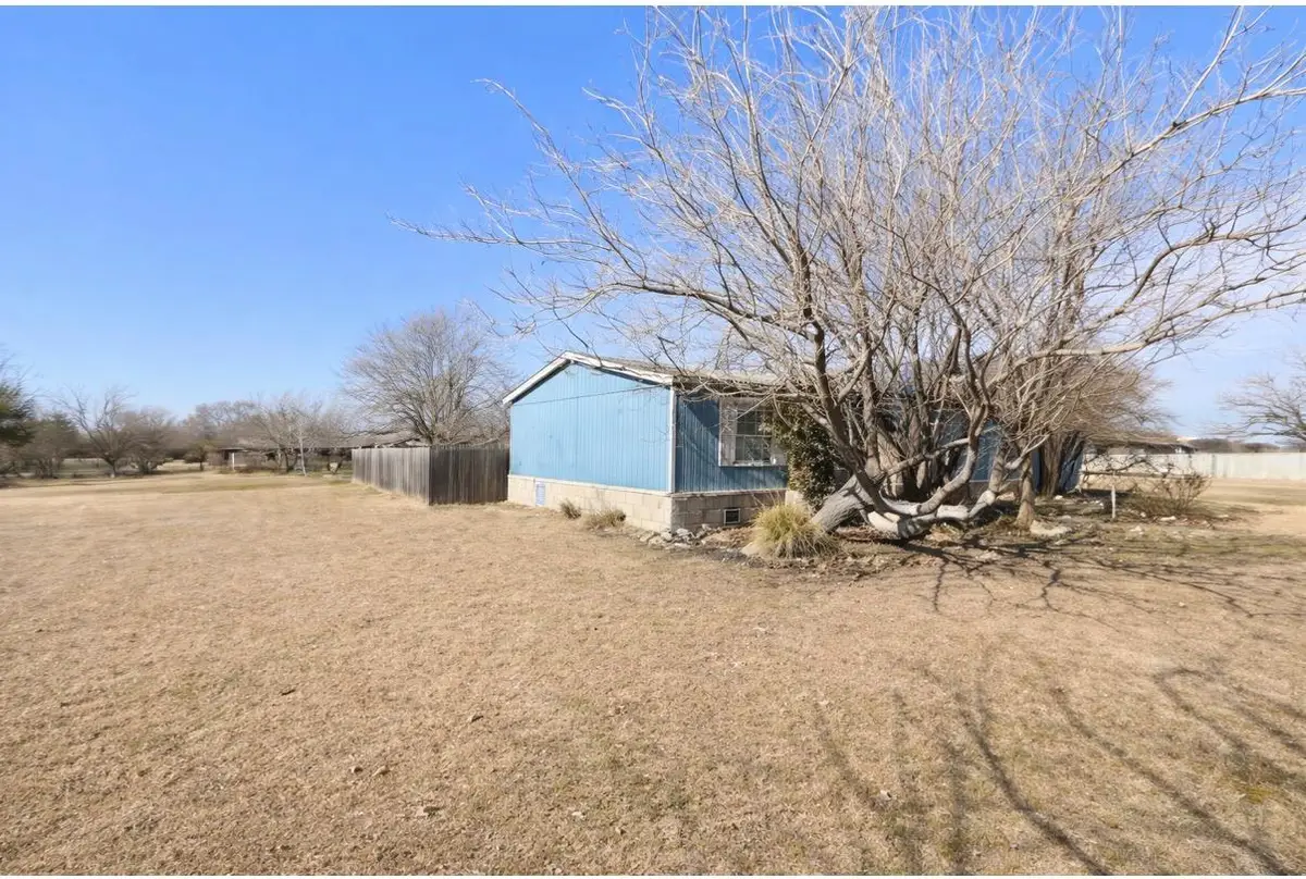 709 N 5th St, Jarrell, TX 76537 - Image #1