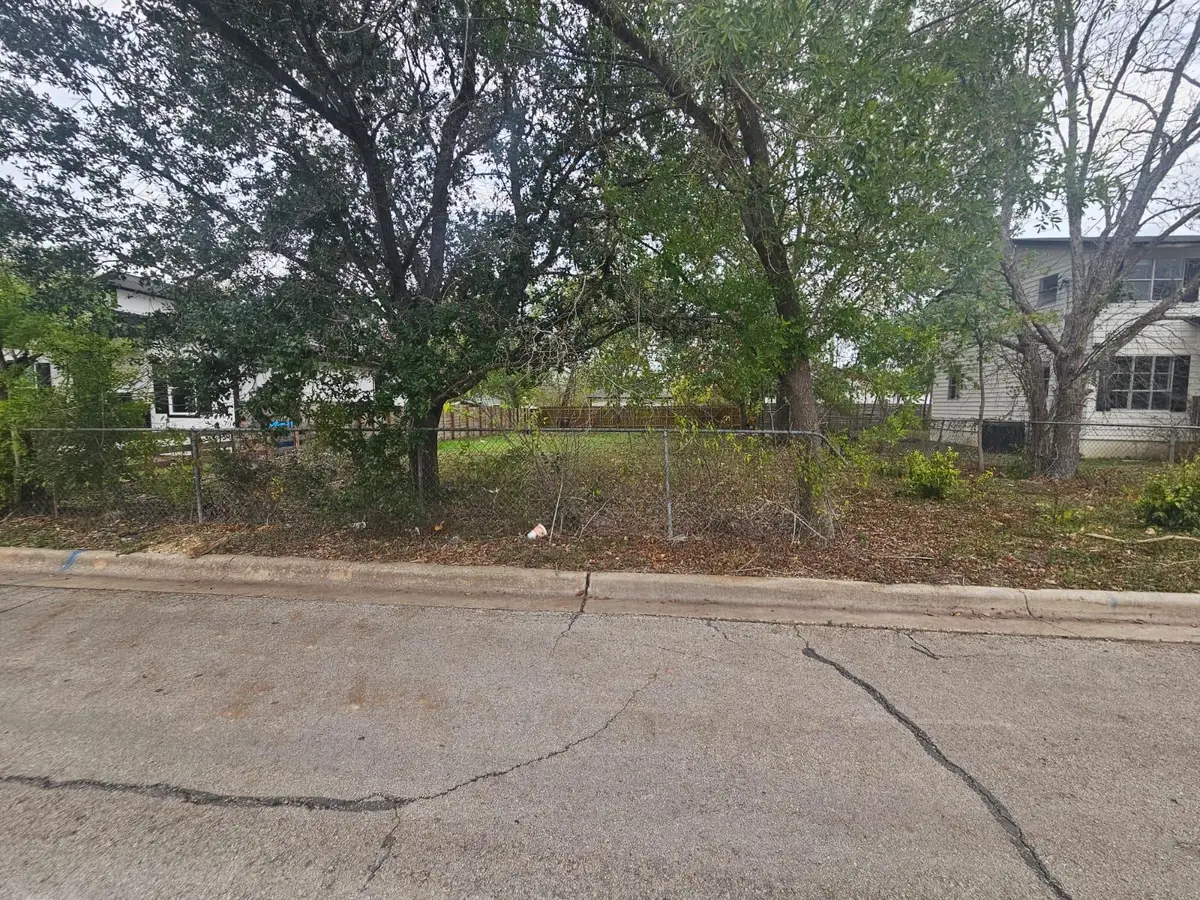 514 San Saba St, Lockhart, TX 78644 - Image #1