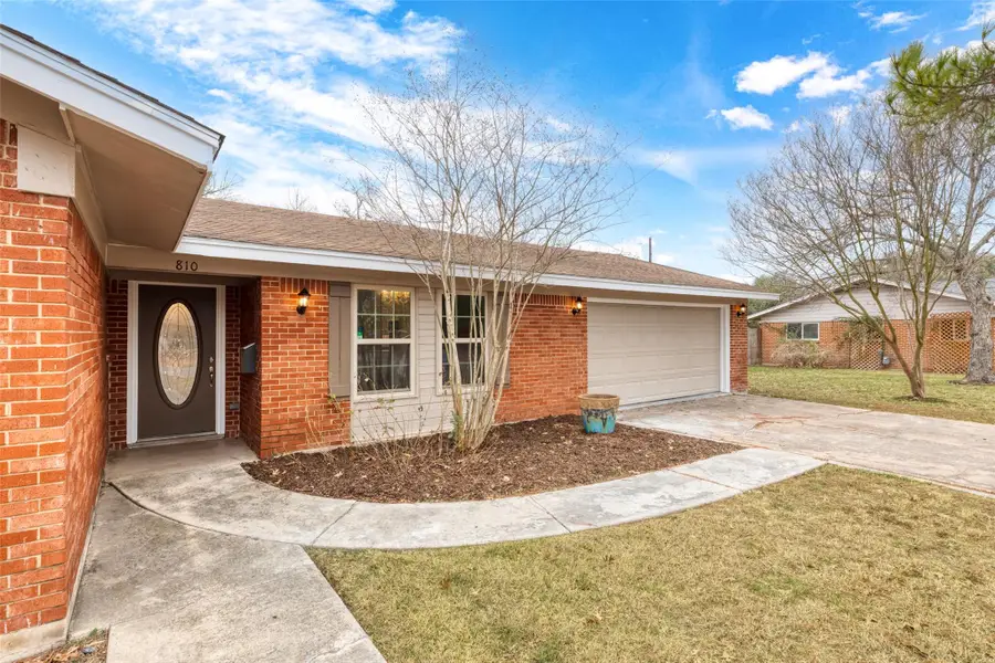 810 Vogel Dr, Lockhart, TX 78644 - #2