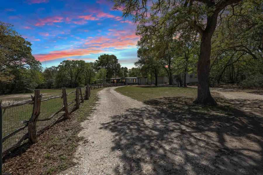 541 Hidden Oaks Dr, Elgin, TX 78621 - #2