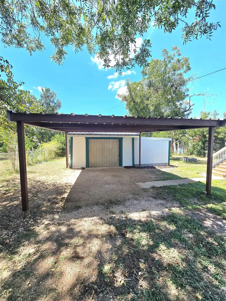 429 N Main St, Rockdale, TX 76567 - #3