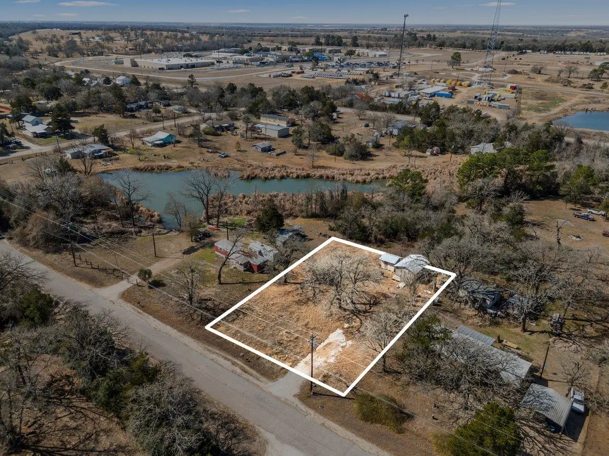 186 Zimmerman Ave, Bastrop, TX 78602 - #1