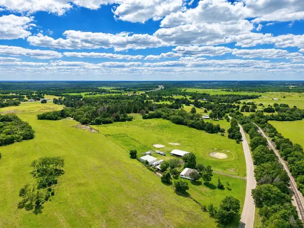 405 Old Highway 20 Highway, McDade, TX 78650