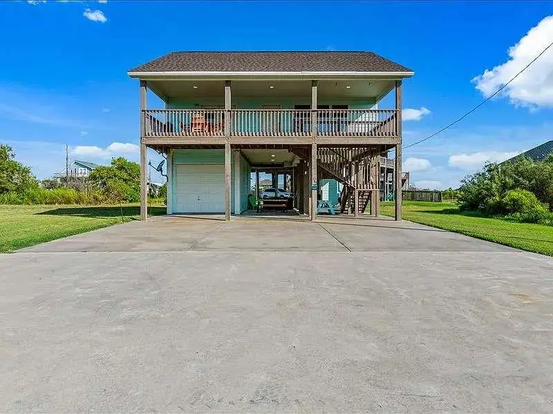 157 Verdia Dr, Crystal Beach, TX 77650 - #2