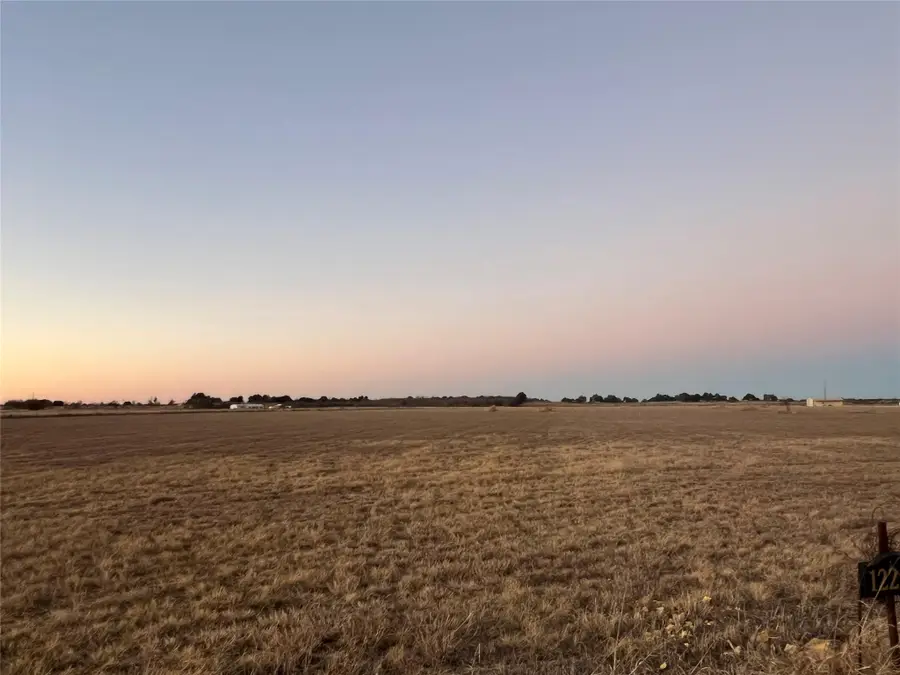 12282 E Travis Rd, Holland, TX 76534 - Image #2