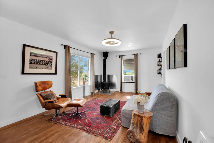 1607 E 4th St, Taylor, TX 76574 - #2