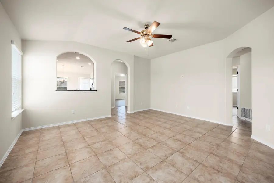 101 Plata Ln, Jarrell, TX 76537 - #2