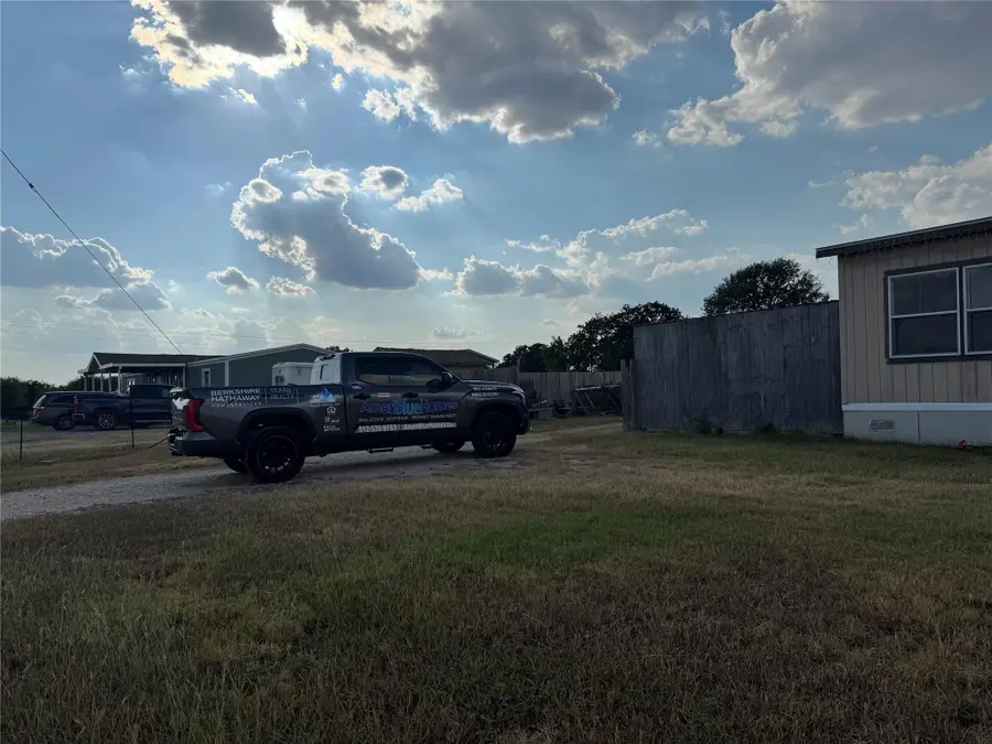 490 Rosewood Dr, Dale, TX 78616 - Image #2