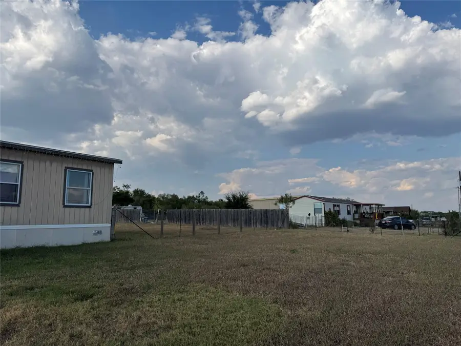 490 Rosewood Dr, Dale, TX 78616 - Image #3