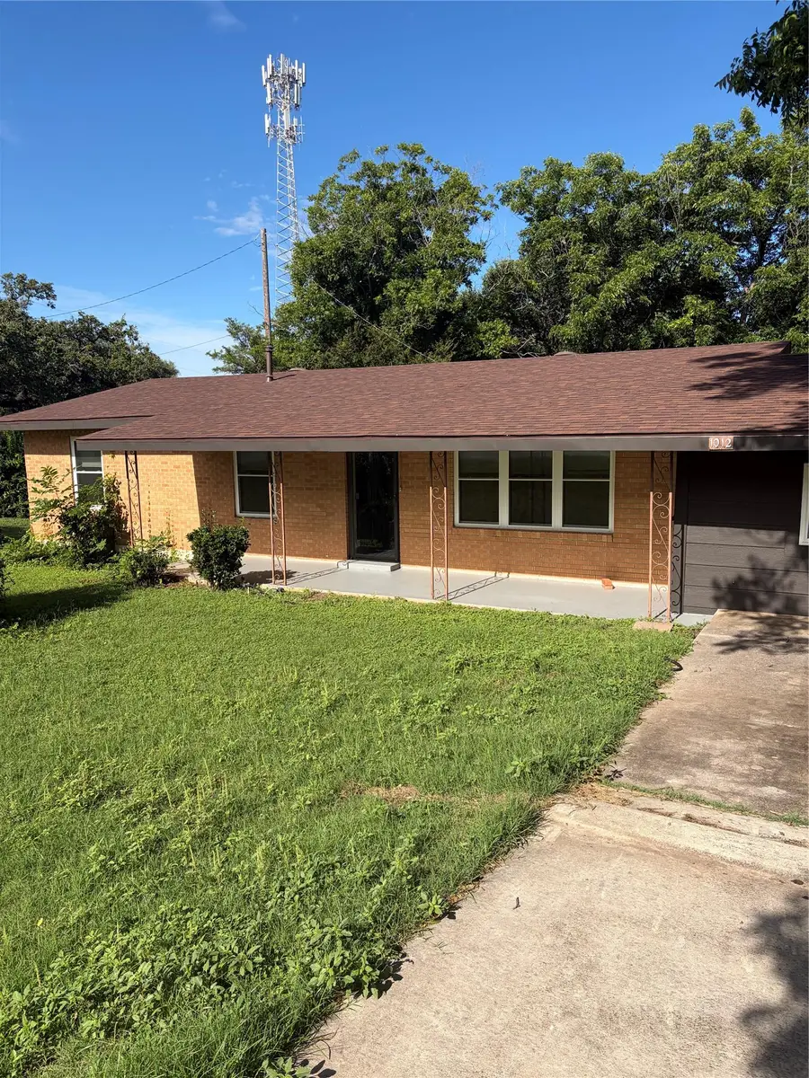 1012 N Water St, Burnet, TX 78611 - #2