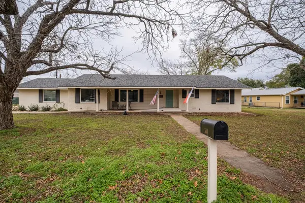 504 Marburger St, Smithville, TX 78957