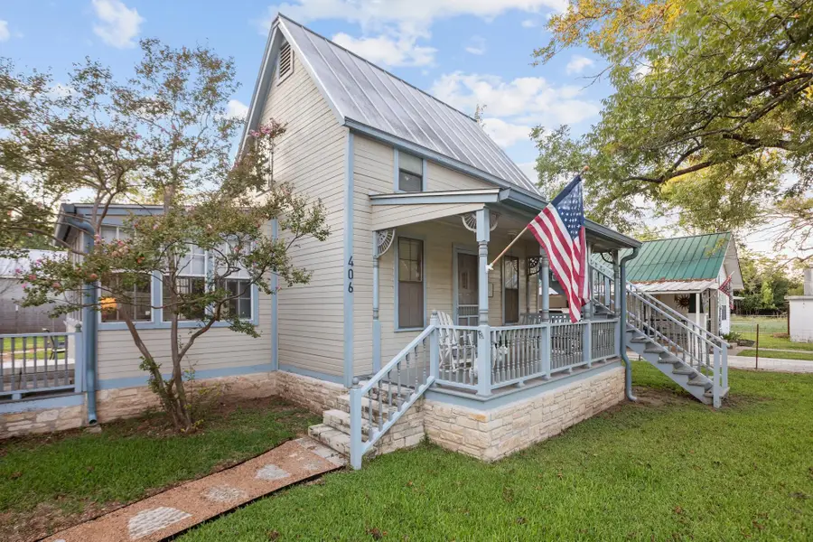 406 N Acorn St, Fredericksburg, TX 78624 - Image #2