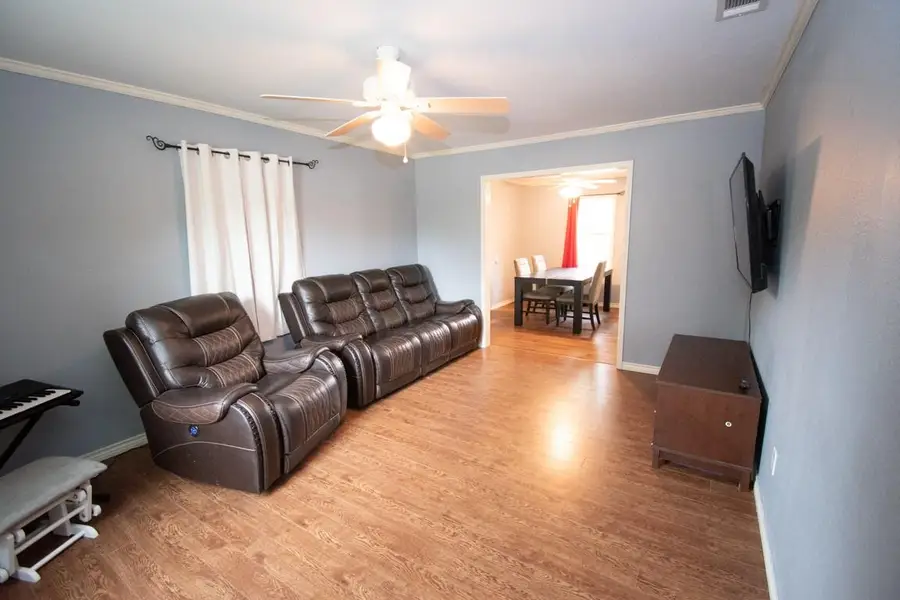 722 Dyer St, Rockdale, TX 76567 - #2