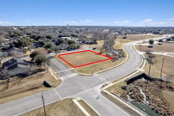 3949 Pinehurst Dr, Taylor, TX 76574