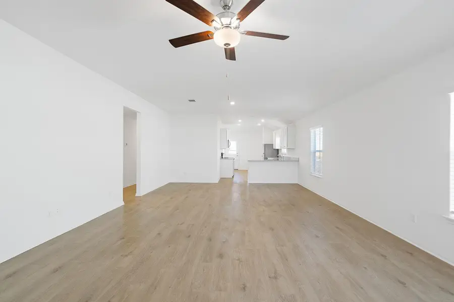 156 Wirepass Crst, Jarrell, TX 76537 - #3
