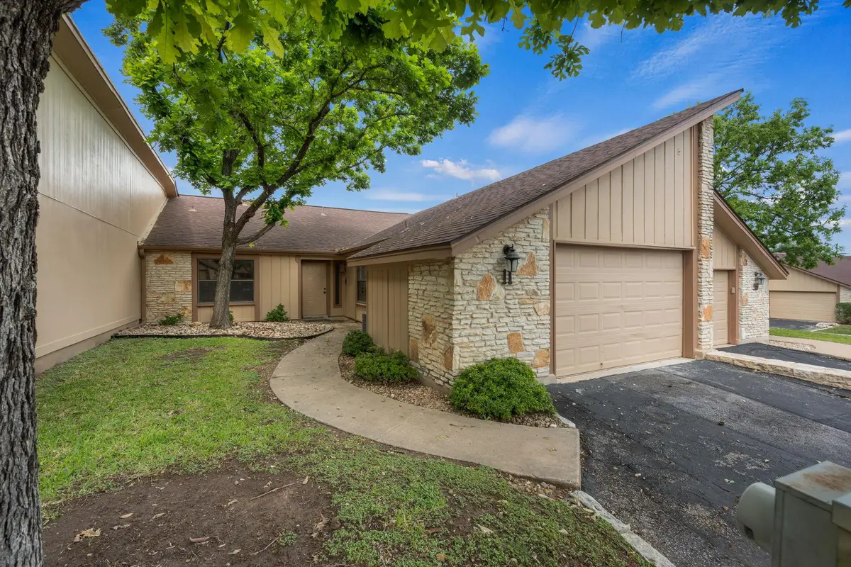 11 Oaks Pl, Lago Vista, TX 78645 - #1