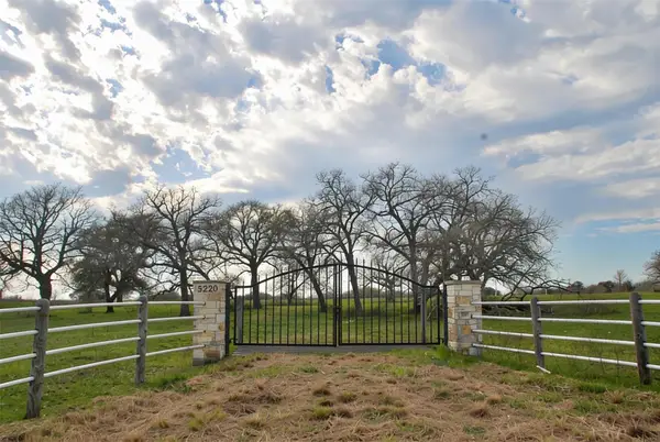 15220 N State Highway 95, Flatonia, TX 78941