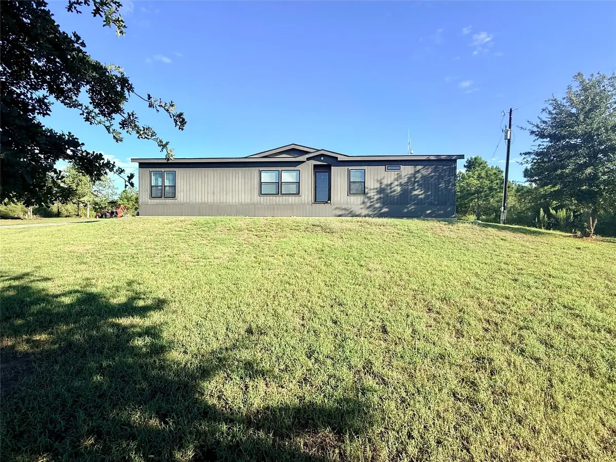 247 W Broken Tree Ln, Smithville, TX 78957 - #1