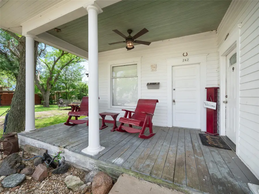 262 W Richmond St, Giddings, TX 78942 - #3