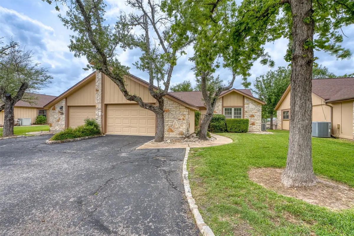 27 Oaks Pl, Lago Vista, TX 78645 - #1
