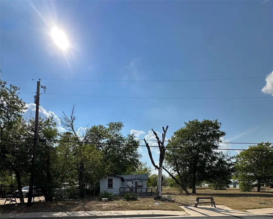 2208 Pecan St, Bastrop, TX 78602 - Image #2