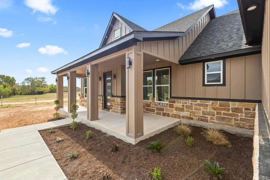 647 Old Highway 20, McDade, TX 78650 - Image #2