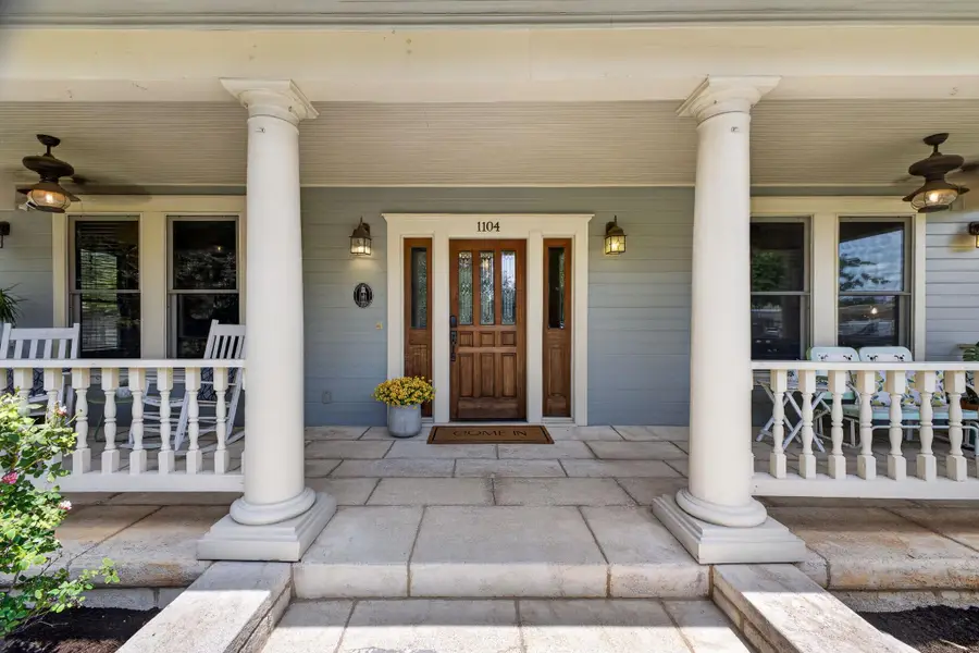1104 E Liberty Ave, Round Rock, TX 78664 - #2