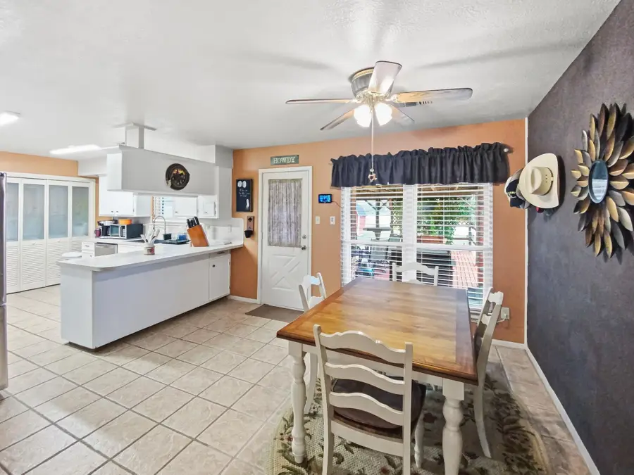 2770 Trey Ln, Brenham, TX 77833 - Image #3