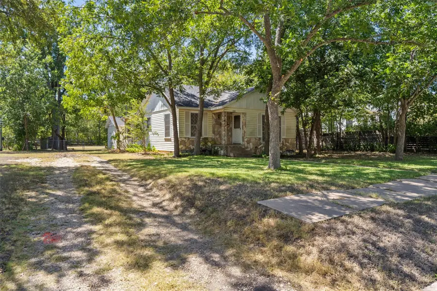 1121 Lexington St, Taylor, TX 76574 - #2