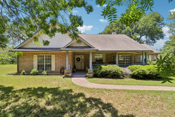 241 Laura Ln, Bastrop, TX 78602